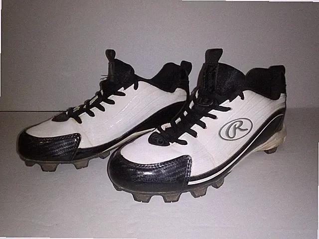 Rawlings White & Black Soccer / Softball Cleats Chicayne II Size 8-1/2 Girls