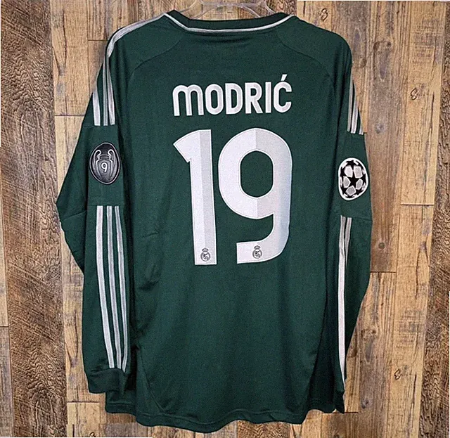 Real Madrid 2012-13 Third Long Sleeve Soccer Jersey MODRIC #19 Men’s M