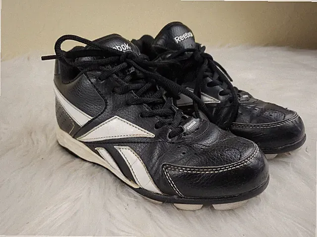 Reebok Kids Black Leather Soccer Cleats Size 3.5