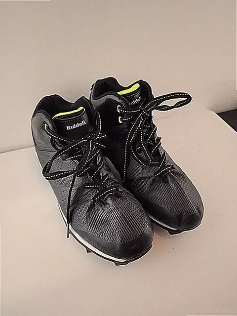 Riddell Generator Mid Cut Rubber Molded Boy's Football Cleats Size 4.5 EUC