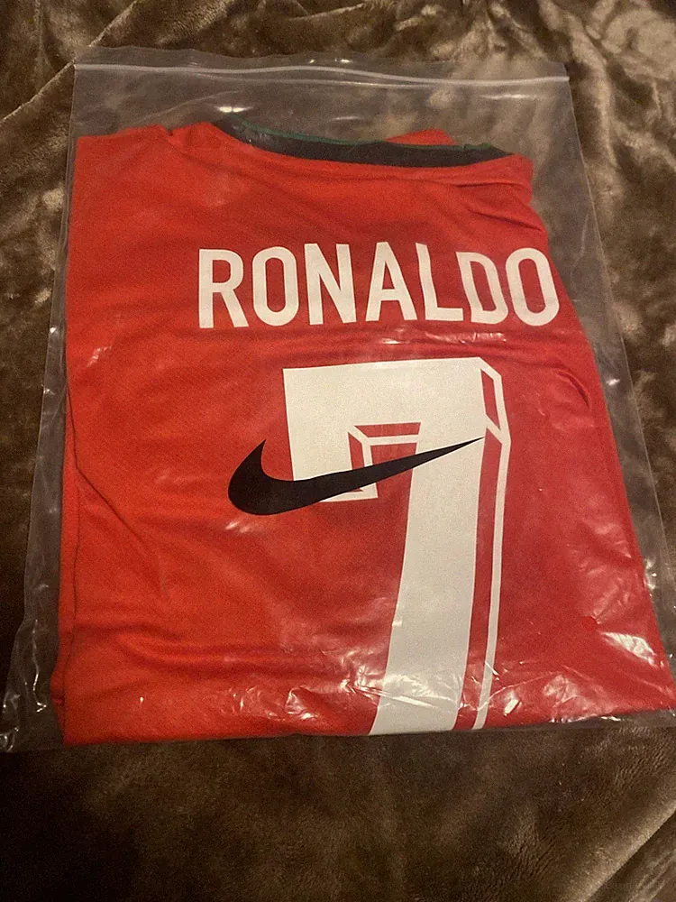 Ronaldo 7 Red And White Brand New Soccer Jersey Men’s Large