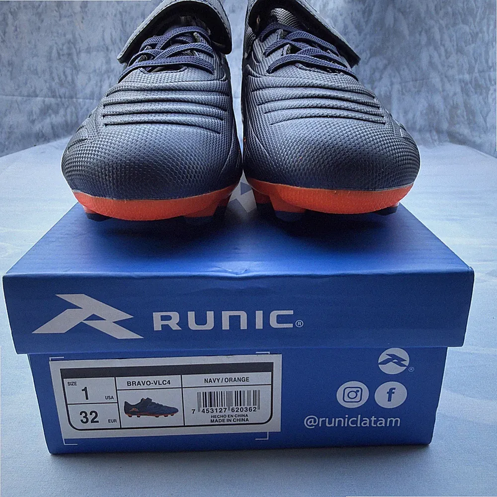 RUNIC Soccer Cleat Boys Girls Unisex Soccer Shoes Size 1