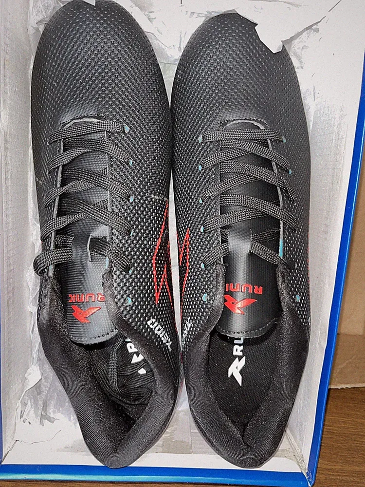 soccer cleats women