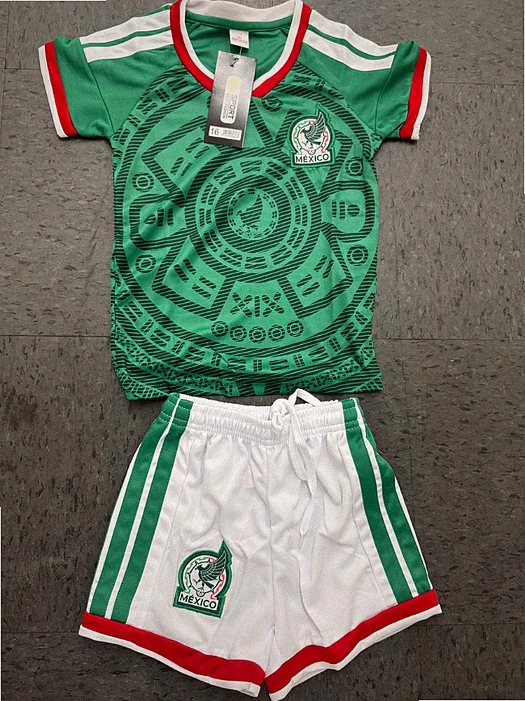 Seleccion Mexicana Jersey and Shorts for Children. Playera y Short para Ninos.