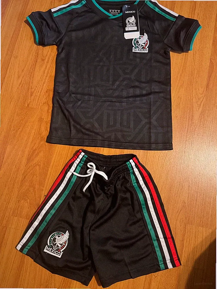 Seleccion Mexicana Jersey and Shorts for Children. Playera y Shorts para Ninos.