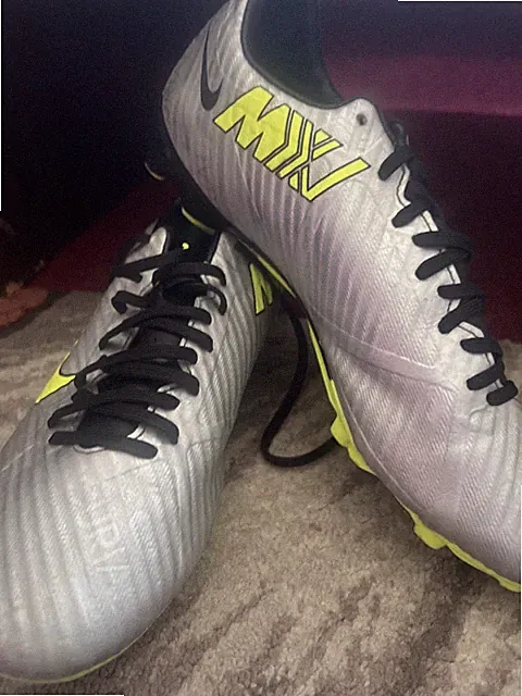 Selling Soccer Cleats Really Good Shape Men’s Good Conditions No Box