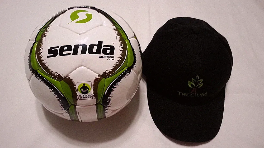 Senda Soccer ball size 5 and cap w Treeium logo