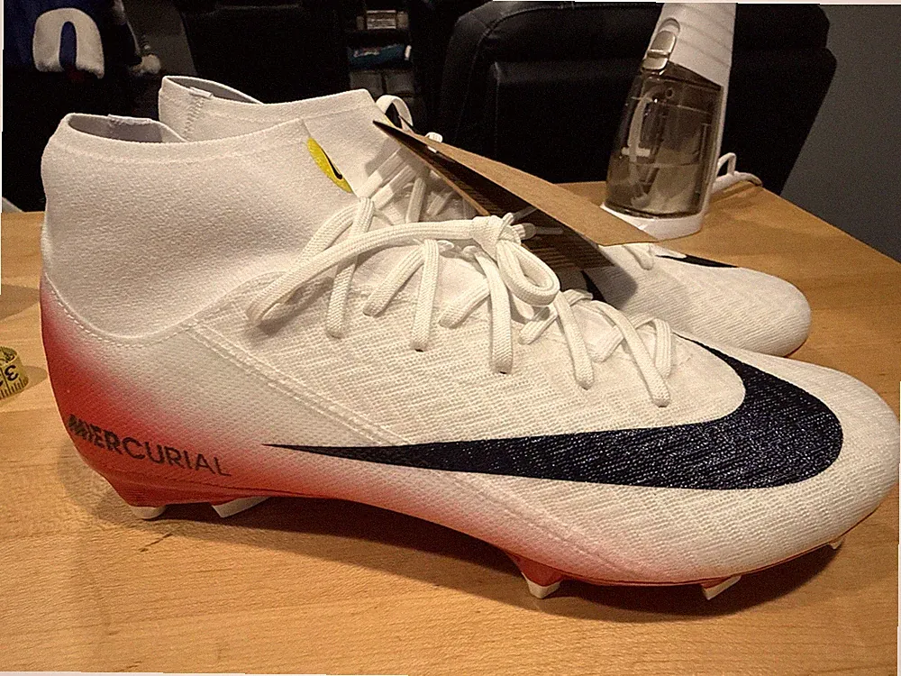 Size 10.5- Nike Mercurial Vapor 16 Pro Fear Nothing Soccer Cleats Men HJ7311-600