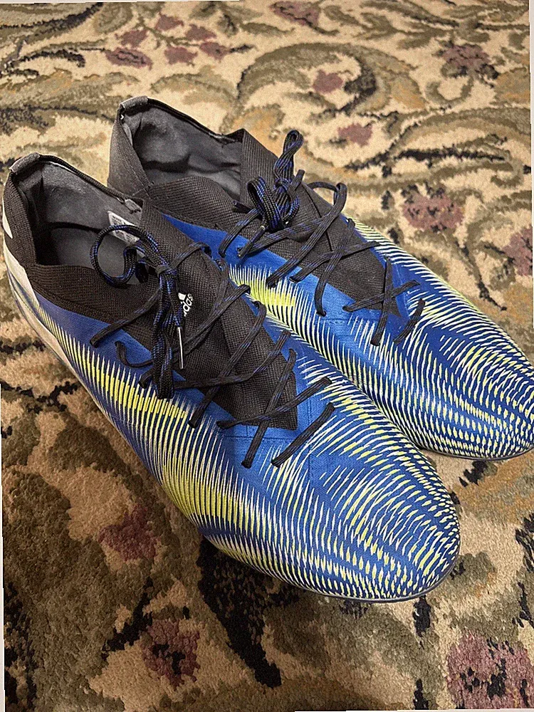Size 10 Men’s Nemeziz soccer Cleats Blue And Green Excellent Condition