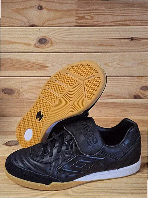 Size 10 - Umbro Speciali Pro IC Men's