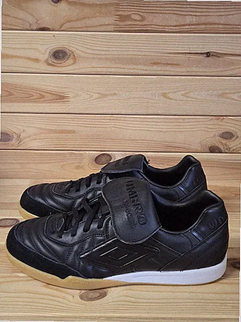 Size 10 - Umbro Speciali Pro IC Men's