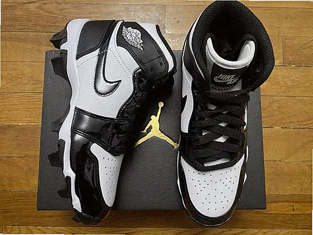 Size 13C - 6Y | Jordan 1 Mid Cleats White Black Little/Big Kids' (GS) -✅SHIP NOW