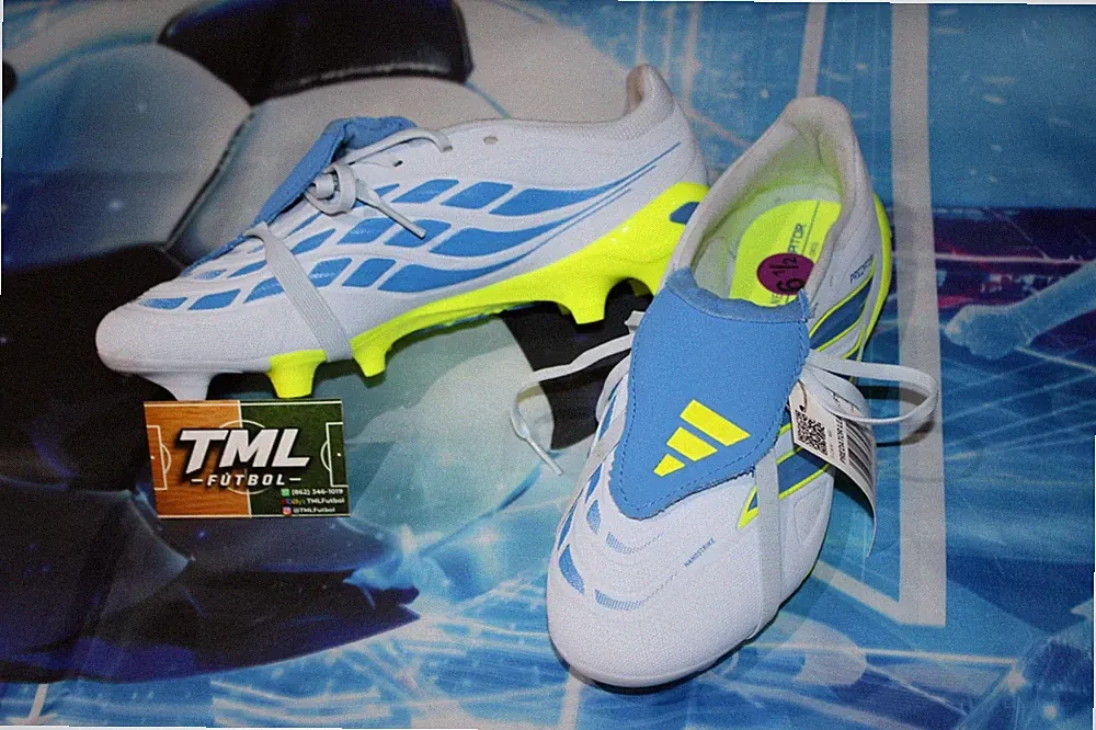 Size 6.5 PREDATOR LEAGUE FOLD-OVER TONGUE SOCCER CLEATS Crystal Sky / Ray Blue