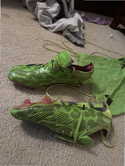 Size 7.5 Men’s Limited Edition Predator 24 Green Camo FG Soccer Flats