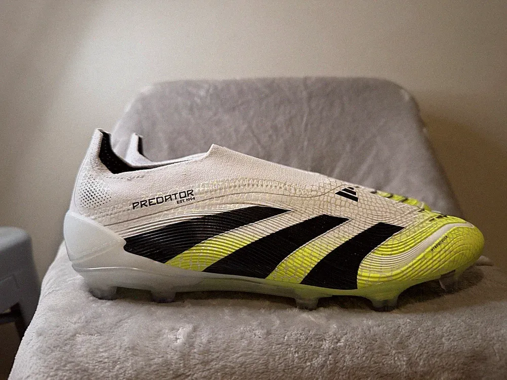 Size 8.5 - Adidas Predator Elite FG Laceless Firm Ground Soccer Cleats JI1075