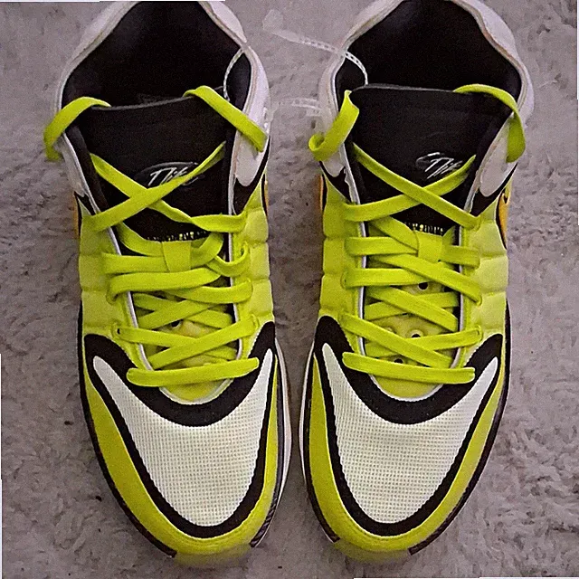 Size 8.5 Nike Youth Unisex Turf Soccer Cleats Volt/Neon Yellow Black White