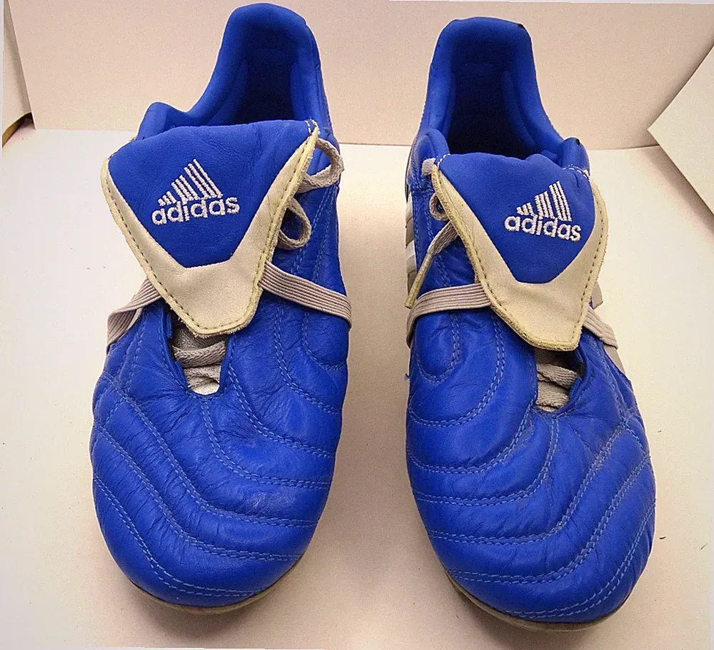 Size 8 Adidas womens Soccer Cleats Shoes bright blue Geofit