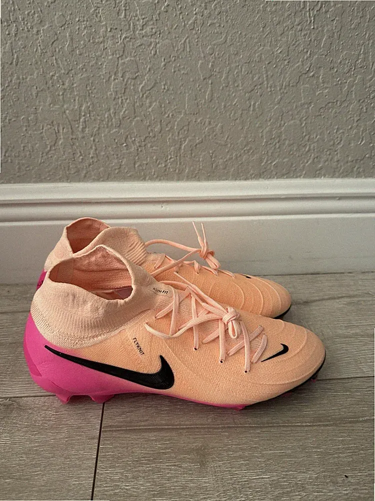 Size 9.5 Mens Nike Phantom Luna II Pro FG Crimson Tint Soccer Cleats FJ2575-800