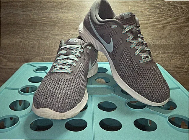 Size 9 - Nike Revolution 4 Wide Ocean Bliss Gunsmoke Wide Gray Light Blue