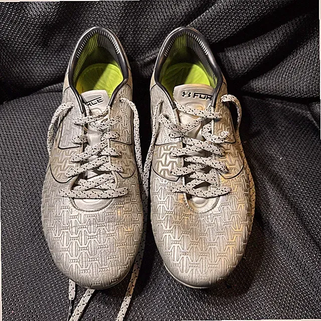 Size 9 - Under Armour ClutchFit Force 2.0 FG Low Metallic Silver