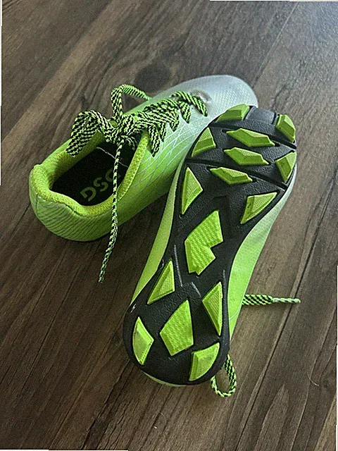 Size 9k soccer cleats kids toddler shoes