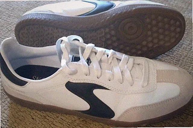 SKECHERS Hotshot Kickoff Court Classic Sneakers Sz 8 Wide White Blck Low Profile