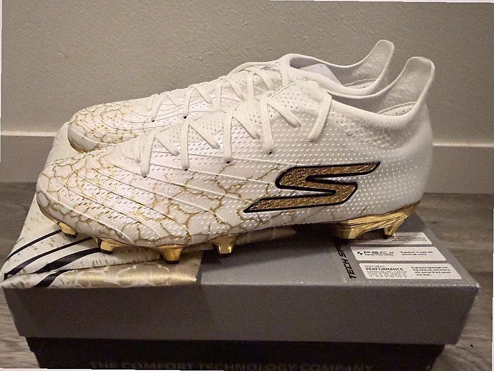 SKECHERS SKX 1.5 Elite FG Cleats in White/Gold “ Electrum Pack”. US 9.5