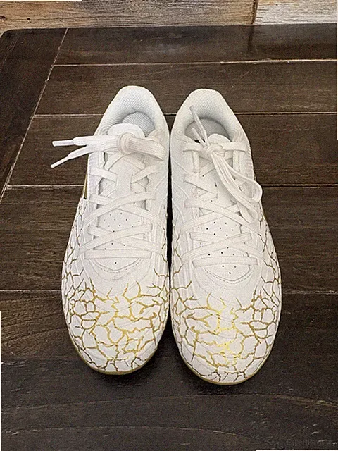 Skechers SKX soccer cleats in white and gold. Youth Size 1