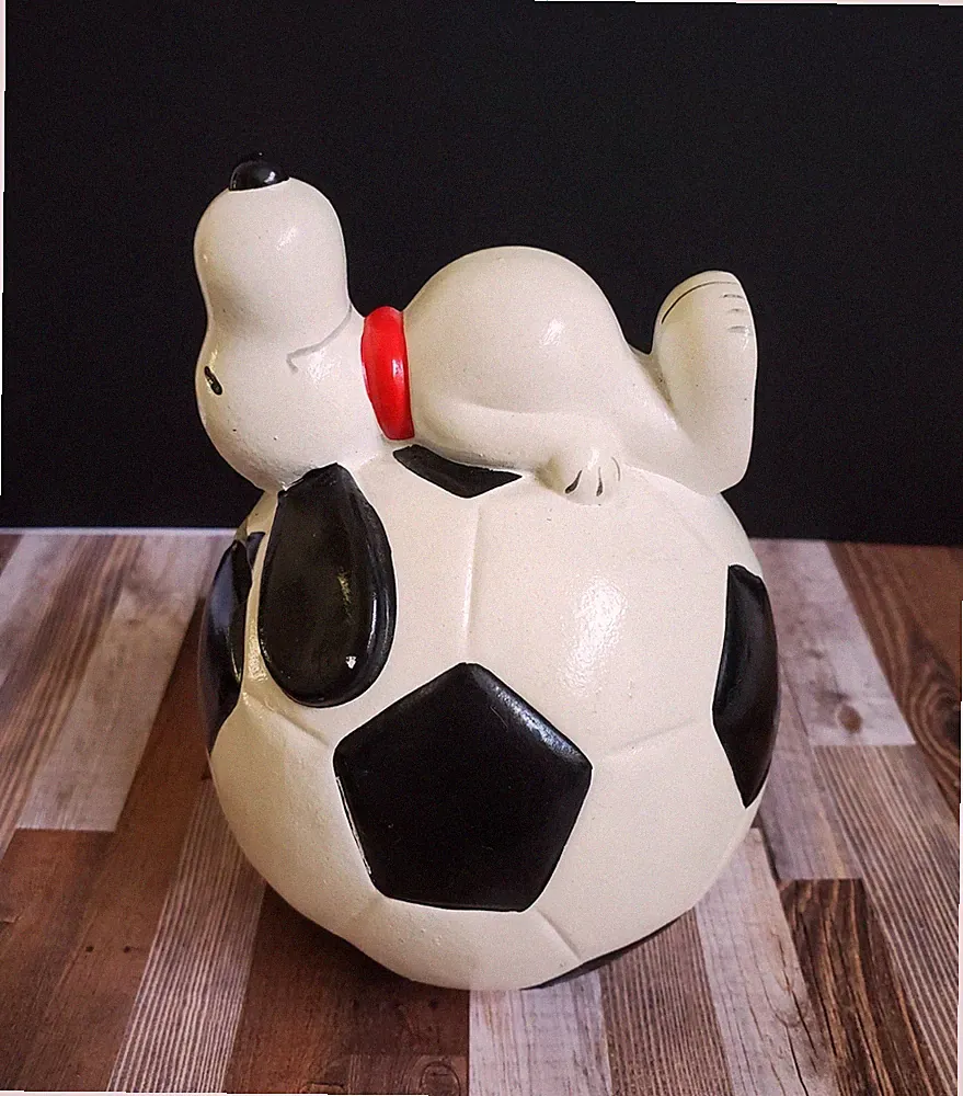SNOOPY 4.5" Soccer Ball Bank Peanuts Sports Vintage Black White