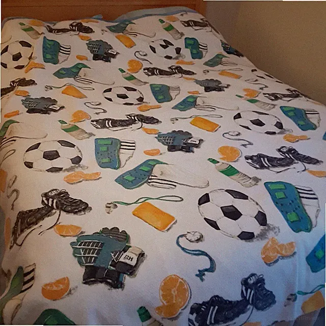Soccer bed cover 92 x 74 graphic of cleats/gloves/shin pads/ball USA READ