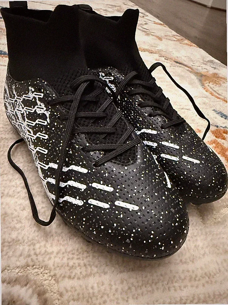 Soccer Cleats 3.5 Big Kid- Black and White