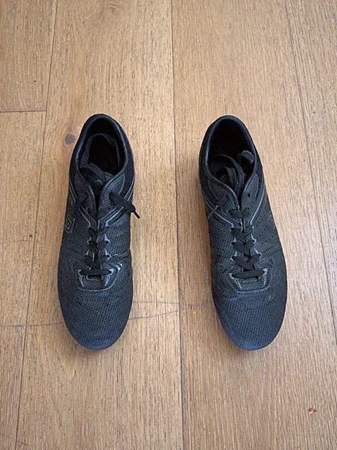 soccer cleats black perfect condition