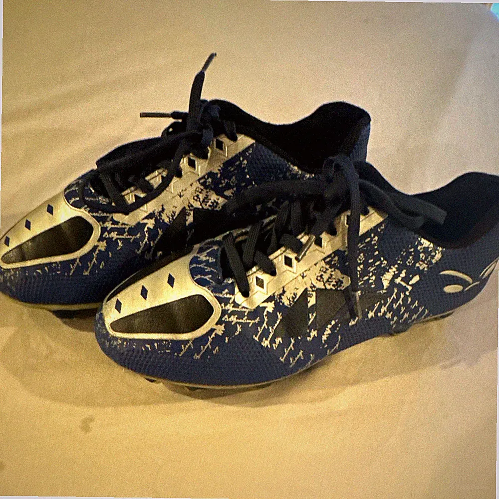 Soccer Cleats Blue/White US 8 Model 22033 No Insoles