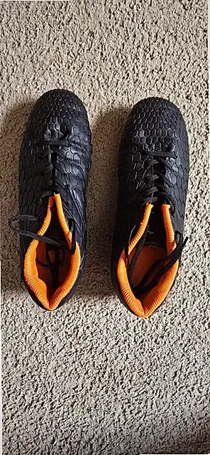 Soccer Cleats boys size 7 black and orange. Gently used-excellent condition.