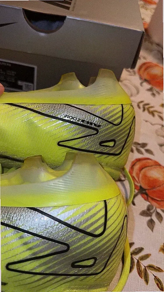 soccer cleats elite