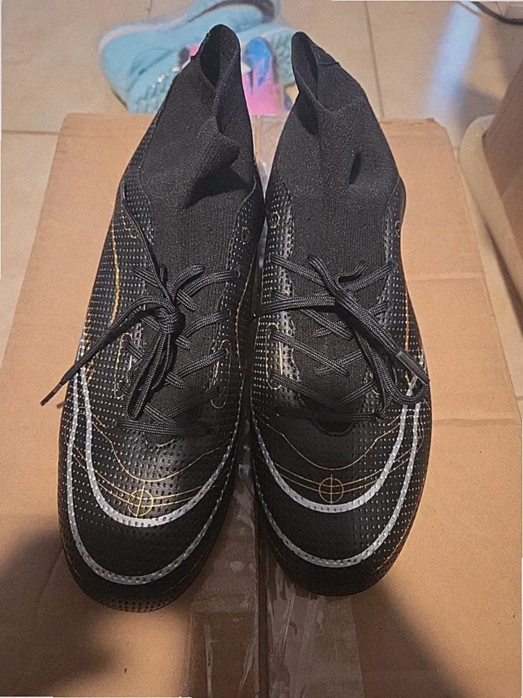 Soccer Cleats Mens 10 Black/Silver/Gold