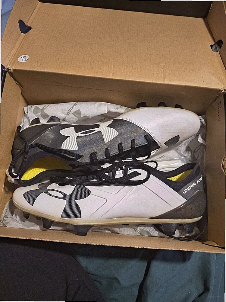 Soccer Cleats Mens 8 New