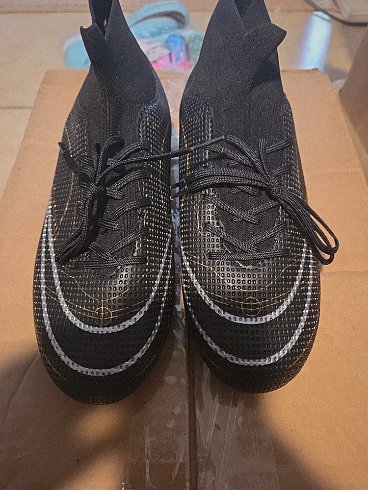 Soccer Cleats Mens Size 7 Black/Gold/Silver