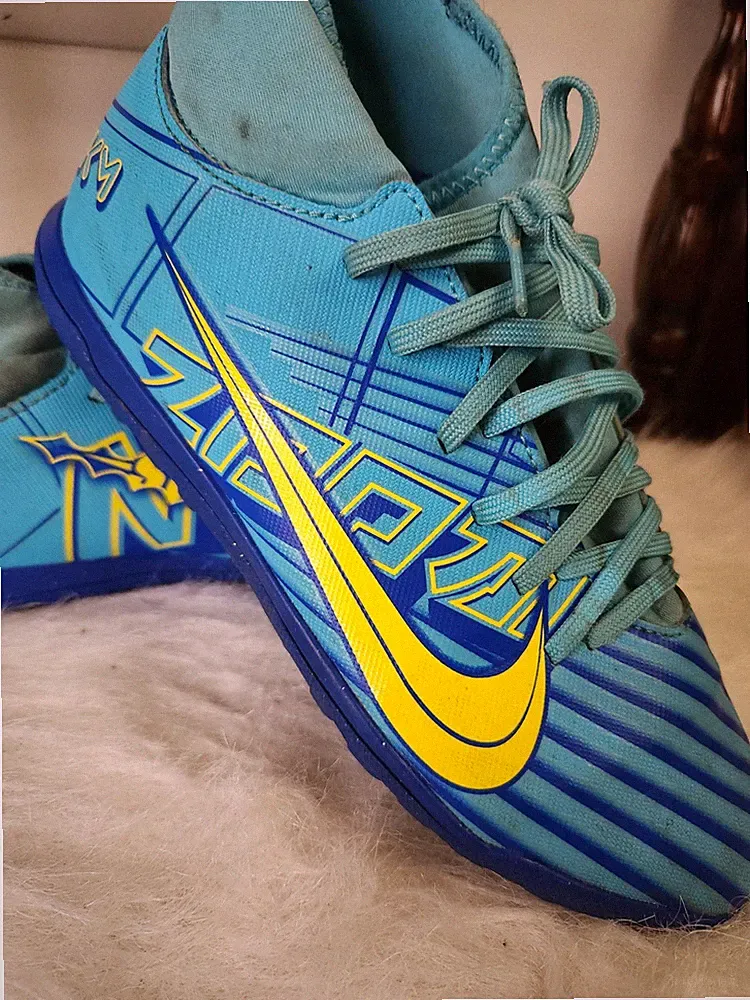 soccer Cleats Nike Indoor Boys Mercurial Mbappe Size 4.5Y