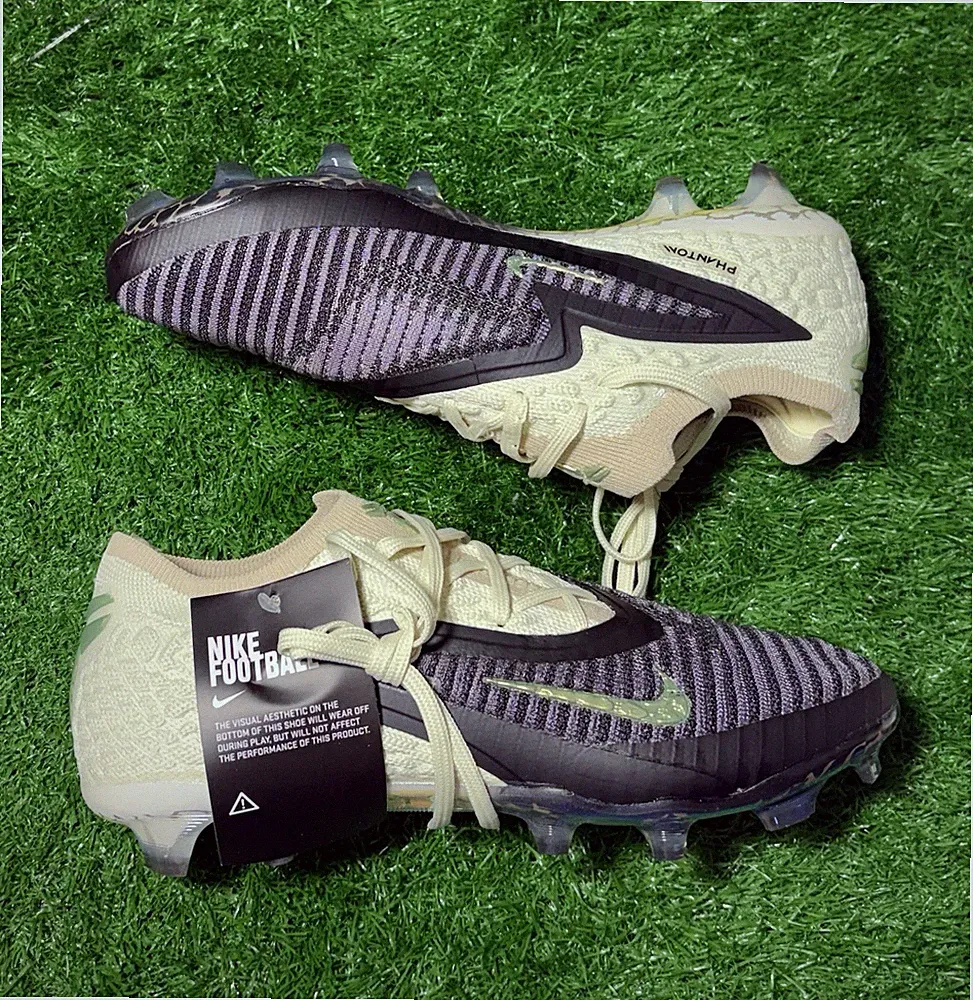 Soccer Cleats - Nike Phantom Low - Kobe - Size 8.5 Men US - New With Box & Bag