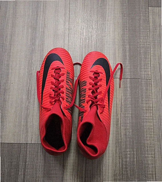 Soccer Cleats, Pre-owned, Excellent condition