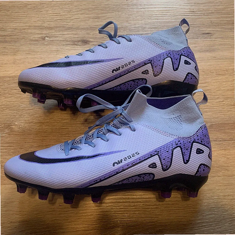 Soccer Cleats Purple Size 39- 6.5 us men or Size 8 us women