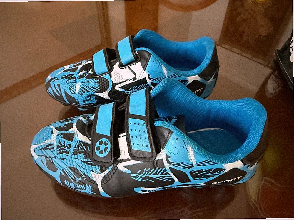 Soccer Cleats Round Toe Girls & Boys Low Top hook and Loop Closer