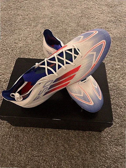 soccer cleats size 10.5 men