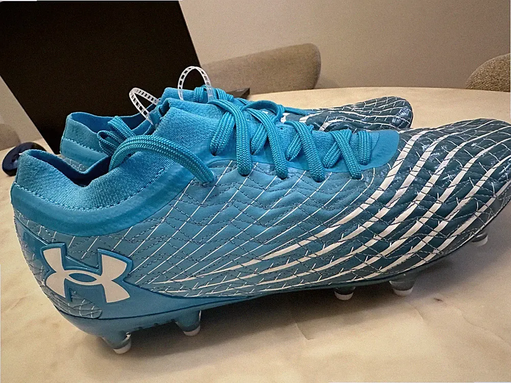 soccer cleats size 13.5 Women - under armour Magnetico. NEW - Free Shipping