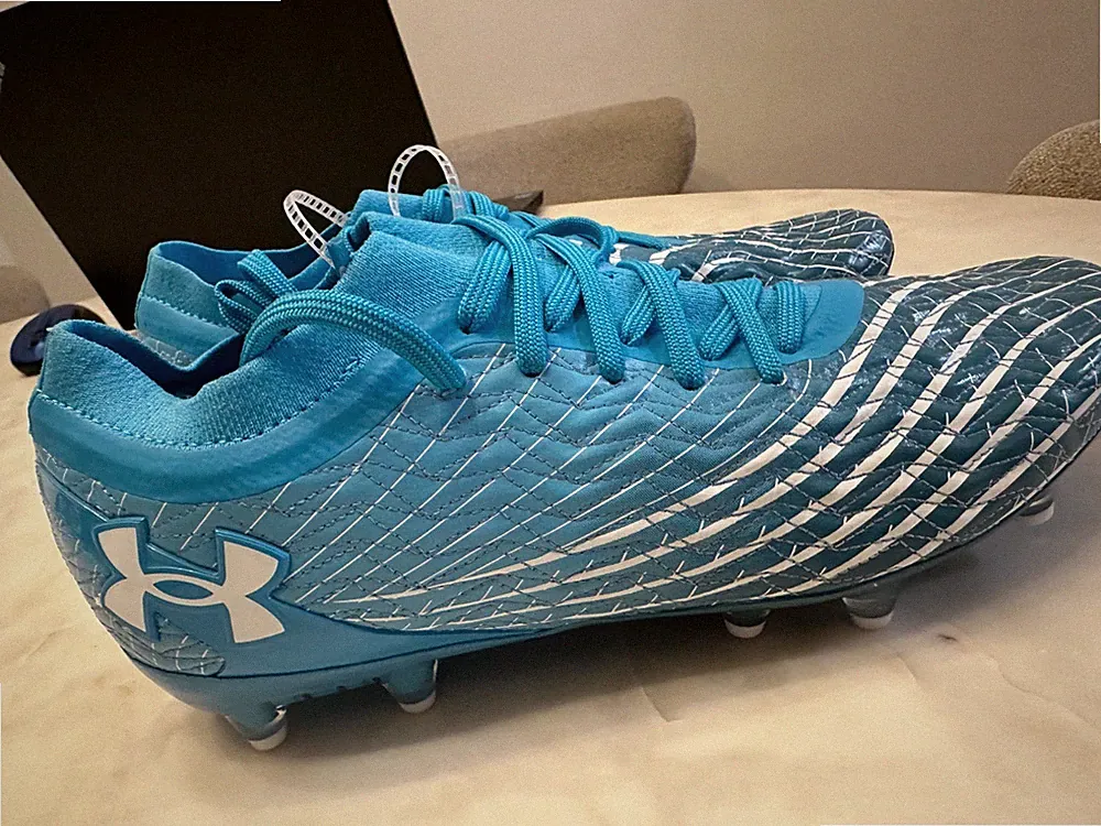 soccer cleats size 8.5 Men - under armour Magnetico. NEW - Free Shipping