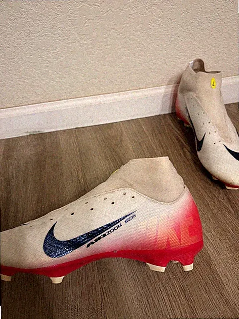soccer cleats size 9