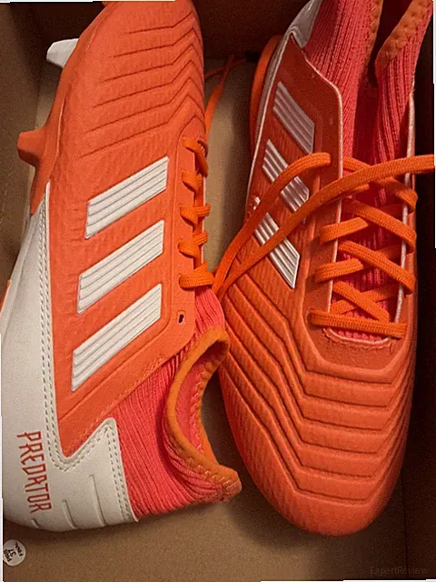 Soccer Cleats w 7.5