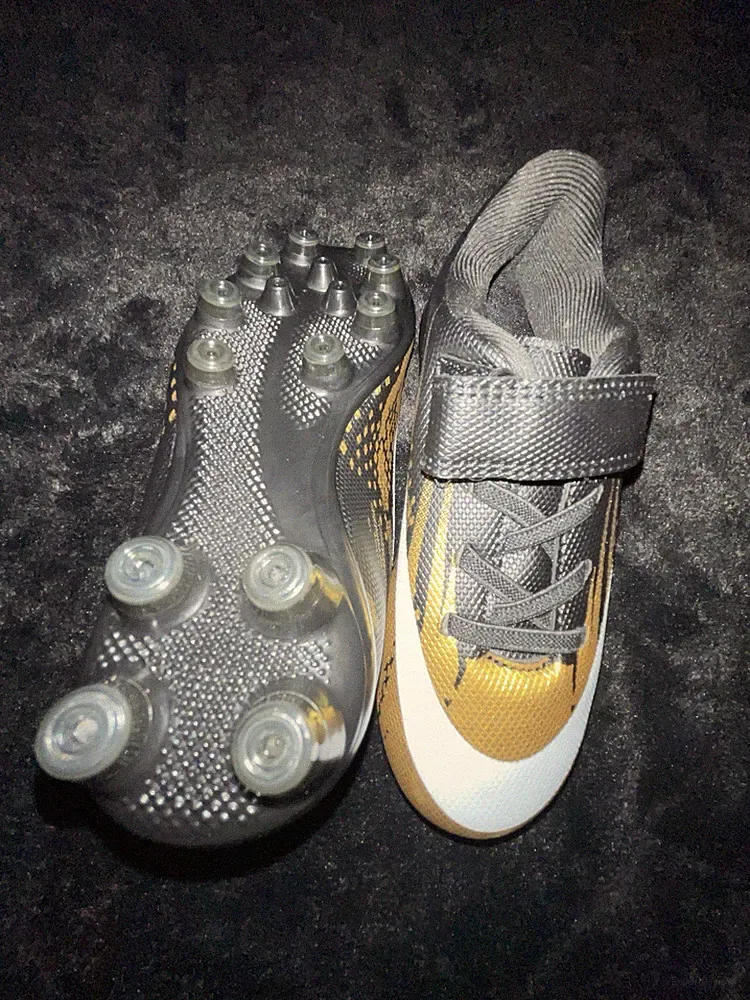 Soccer Cleats ,with Strap , Black And Gold ,size EU29,brand New,no Box