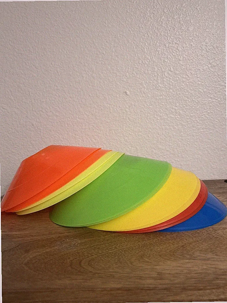 SOCCER CONES SET OD 12QT 6 DIFFERENT COLOURED CONES (PRE-OWNED)